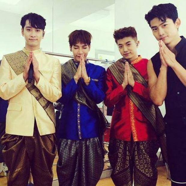 whiteok1111's tweet photo. RT @Chansung_Thai สวัสดีวันปีใหม่ไทยค่ะทุกคน ^^ https://t.co/wk4hKr1ymW