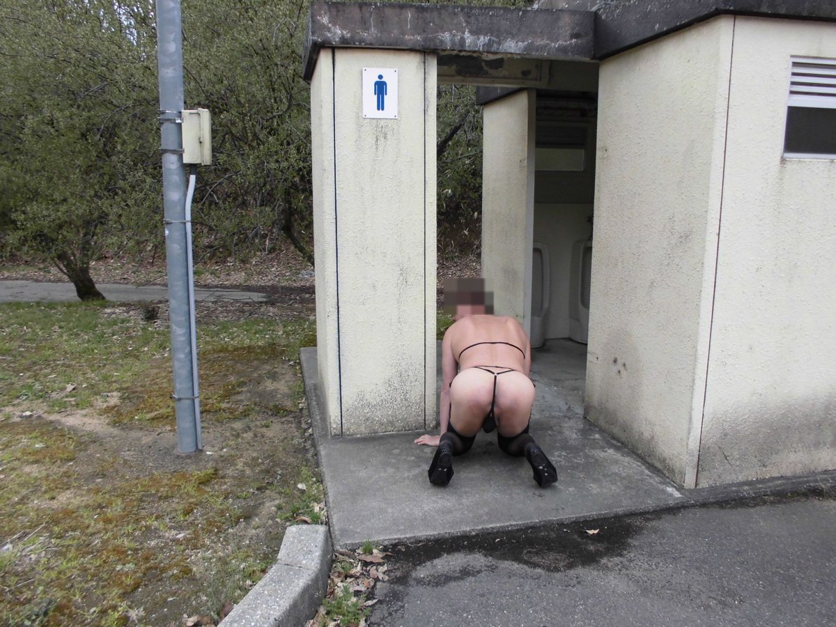 トイレ 変態 露出 tachikawasensei в X: „お花見の後、そのままの変態姿で公園のトイレまで行きました。  「乳首が見えていたら恥ずかしいだろう？」とニップルポンプを着けられ・・ 「手は頭の上！、ケツを見せろ！！」 「四つん這いになれ」 明るい公園のトイレ 前での露出調教です。 https ...