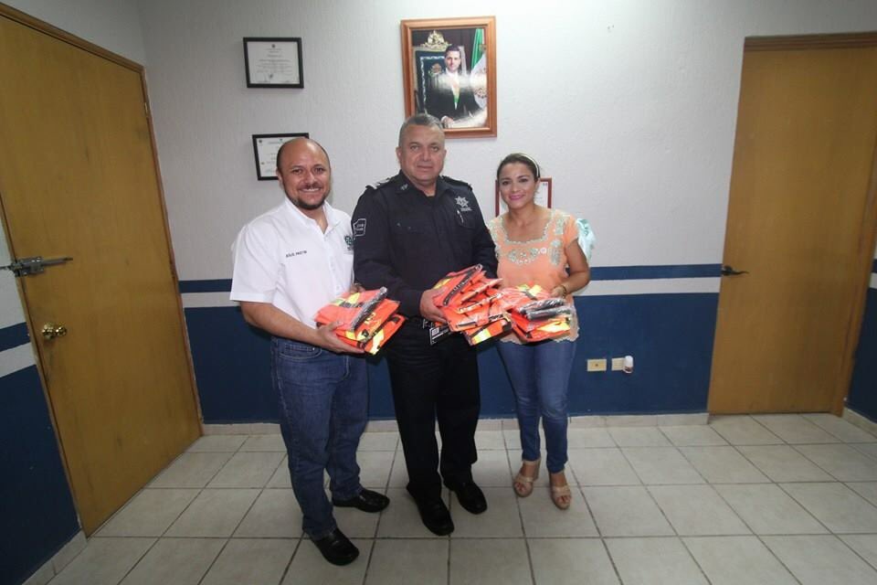 TaxistasPlaya's tweet image. Junto al director de Seguridad Pública y Tránsito Comandante Martin Estrada, srio @jesus_martin8 y @MaryCarmenLoria