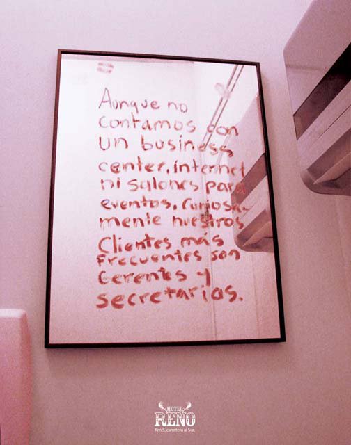Escuelita's tweet photo. "Los pibes fueron a un telo con un labial y a propósito hicieron estas fotos horribles. Y es genial" #CraftYourSelf https://t.co/Y26ozlRLyI