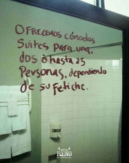 Escuelita's tweet photo. "Los pibes fueron a un telo con un labial y a propósito hicieron estas fotos horribles. Y es genial" #CraftYourSelf https://t.co/Y26ozlRLyI