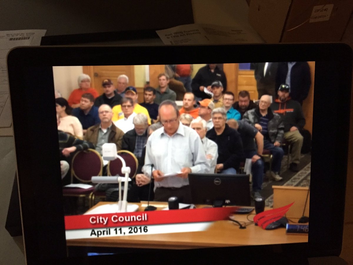 DowntownRedWing's tweet photo. SRO at Red Wing City Council. #guns https://t.co/0JpPx41tjg