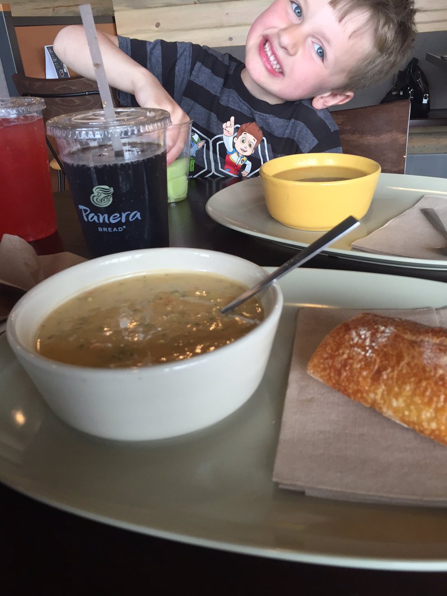 erinstacia's tweet photo. While my uncle says this soup can cure cancer, I'll just say its delicious #goodservicetoo #freescone @panerabread https://t.co/Hsq0TiPVlK