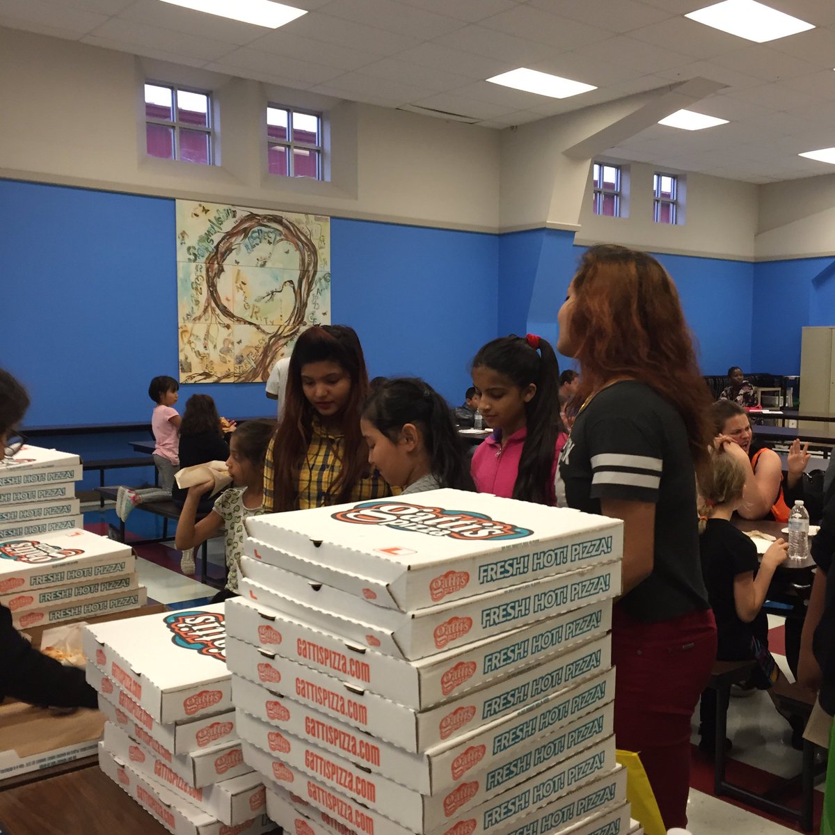 McMcteach's tweet photo. Great Literacy Night at BTE @BTENews  @ms_dewalt @CI_Manor https://t.co/gt76zfXZkF