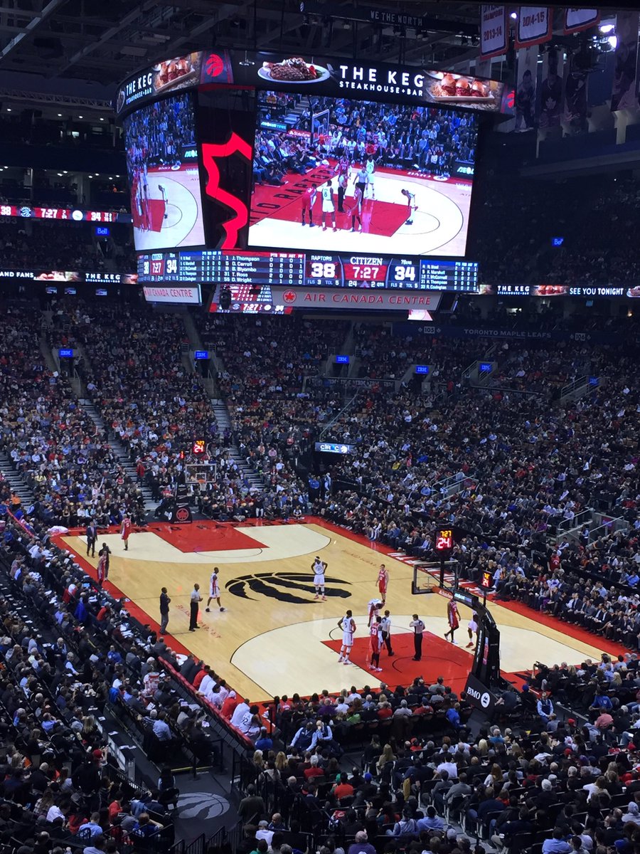 torontogram6's tweet photo. @Raptors Last home game before playoffs #raptors #the6 https://t.co/jzn1EeB1Rb