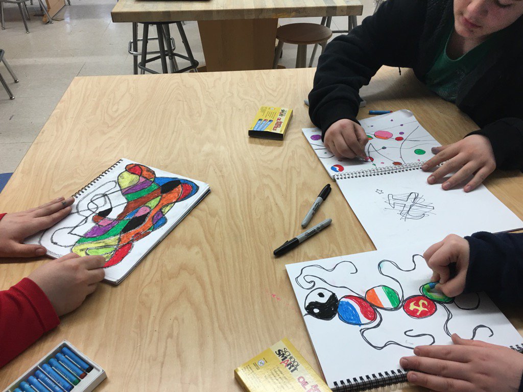 LaurieQSweet's tweet photo. @PerottiJessica Great art session with some very inquisitive boys. https://t.co/JeRm2xydky
