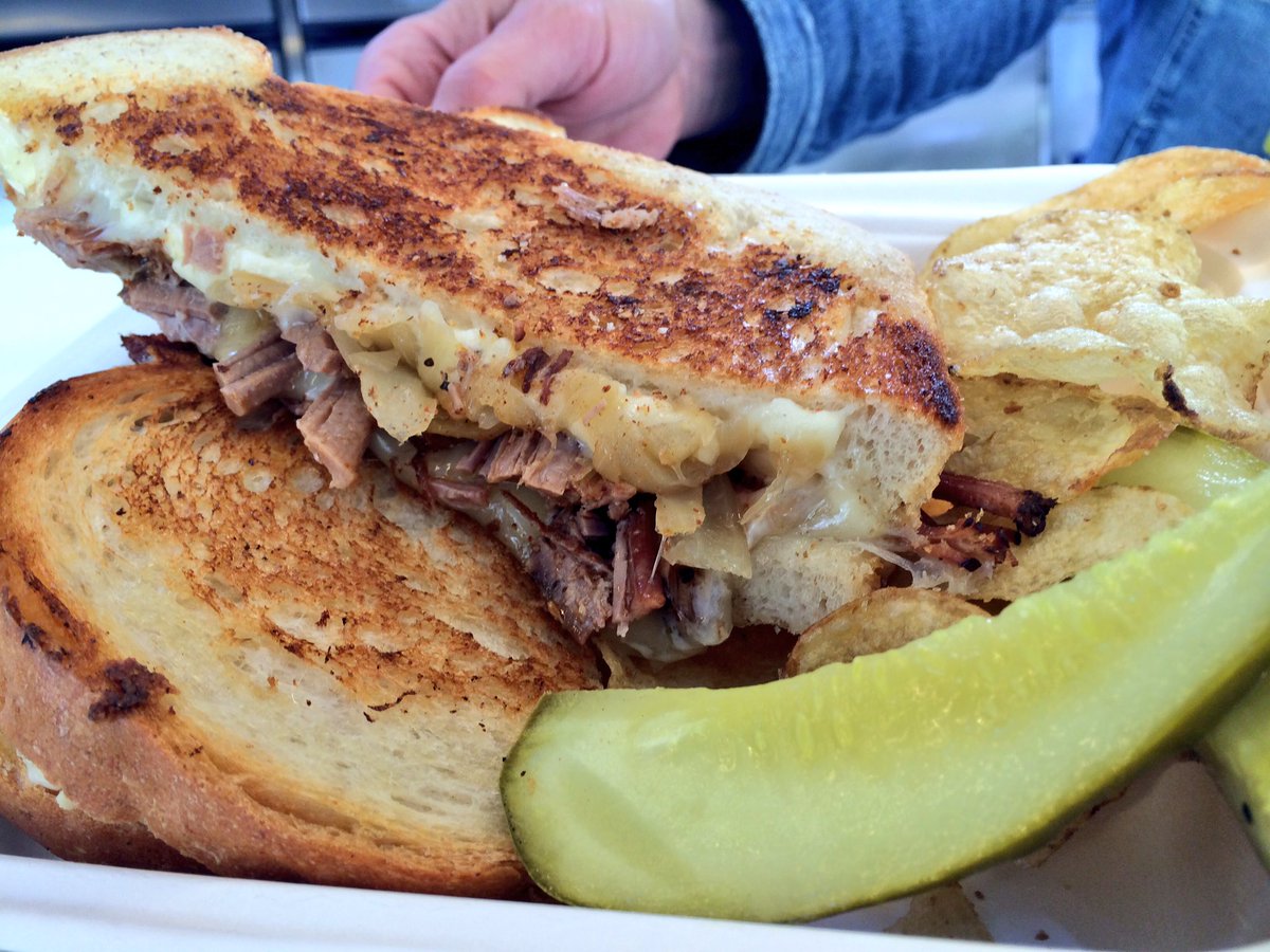 BCfoodieblogger's tweet photo. Happy #NationalGrilledCheeseDay @momsgrilledchz #CheeseAndBreadOnly @stevedarling #ISayNot #Yum #Bacon #PulledPork https://t.co/ZOOFCbvCQU