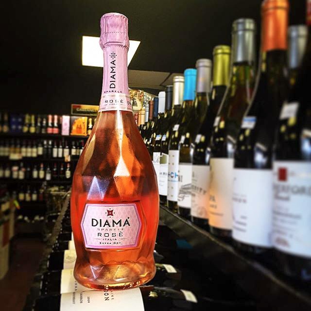DiamaSparkle's tweet photo. In a room full of #wine, #DiamaSparkle always steals the show! #rosé #roséeveryday | 📷 by: @foremostliquor9 https://t.co/AsKVSRaHsF
