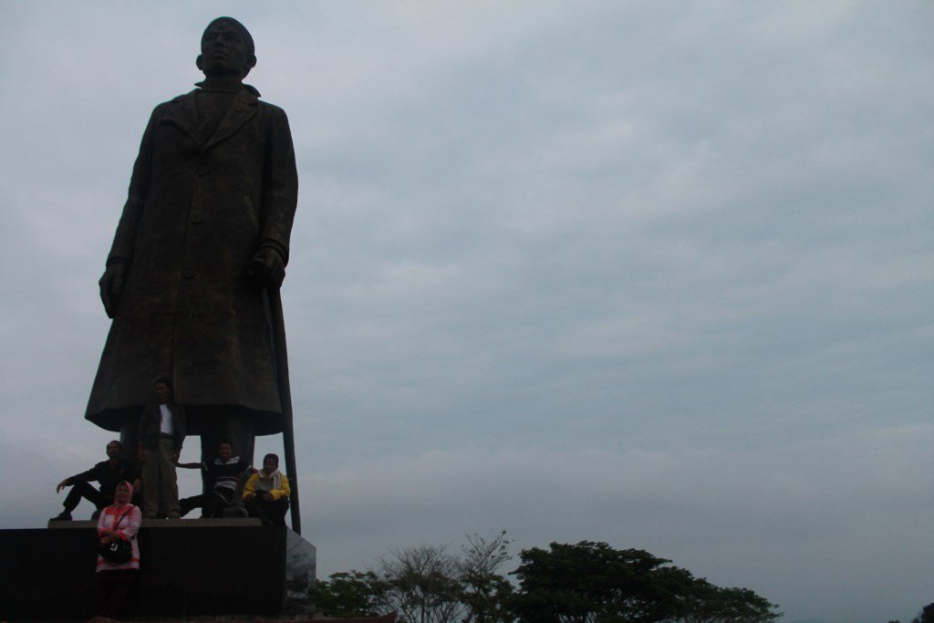 Pacitanku's tweet photo. Akuisisi Monumen Jenderal Soedirman Nawangan Masih Terganjal Ganti Rugi https://t.co/HOMzC9NFsY https://t.co/Dd6gDDxcGl