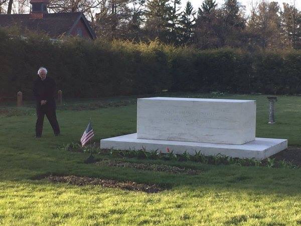 zjdenney's tweet photo. #Goosebumps! The #PoliticalRevolution honors the #NewDeal. #BernieSanders #Bernie2016 #FDR #EleanorRoosevelt https://t.co/70HnUeFjkT