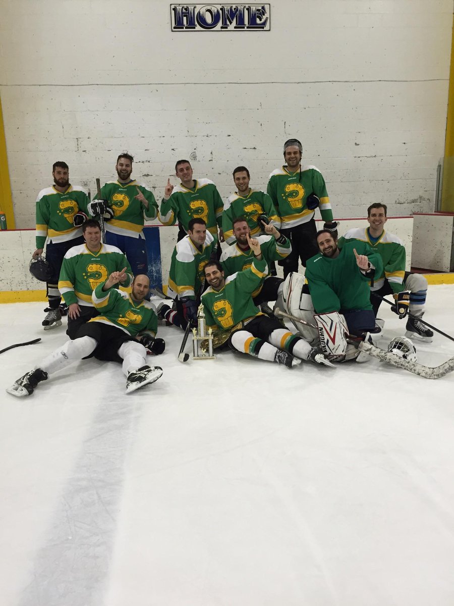 muffnbufflarry's tweet photo. Hoist it high boys! #muffstrong #muffwaders https://t.co/hzr4uAf8tR