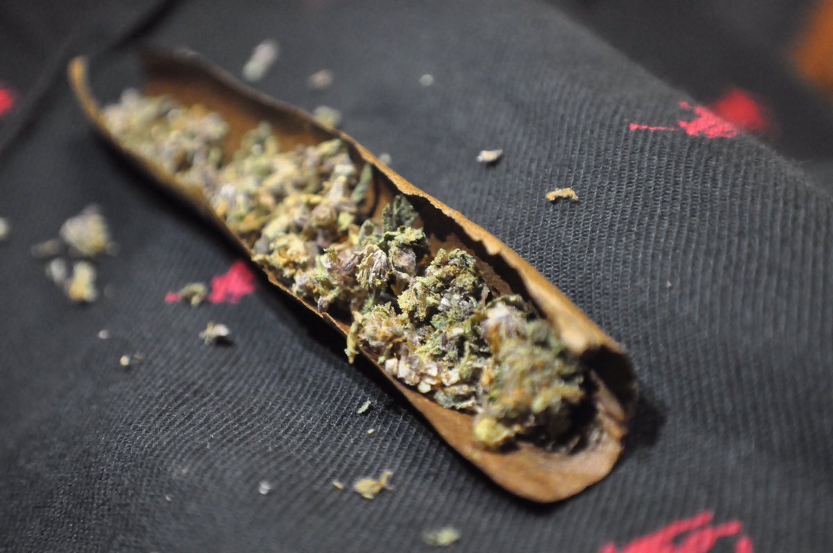RT and spark this blunt up with me 🔥 #dank #puffpuffpass