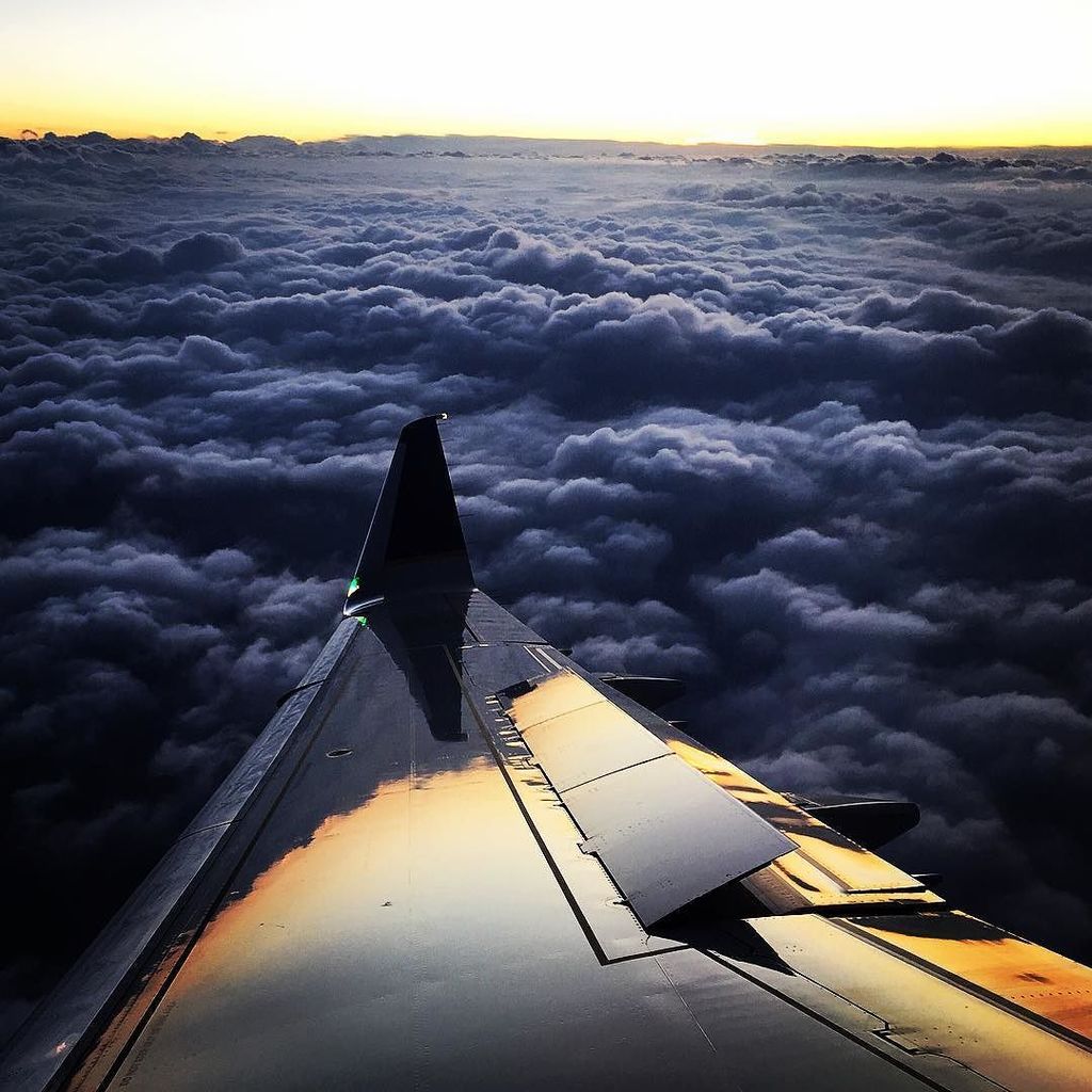 ThisJoyfulLife's tweet photo. Tonight's #Sunset via @united ✈️ 🌥❤️ #Texas #BusinessTravel #FlyTheFriendlySkies #ThisJoyf… https://t.co/ZuJ932xJTu https://t.co/CMhkTwabjw