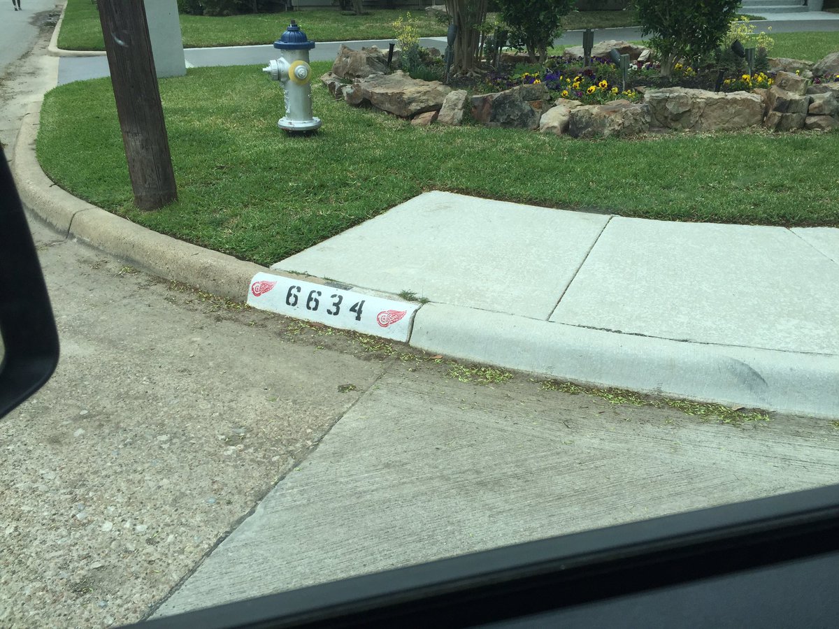 WellnessDallas's tweet photo. Awesome spotting a wings fan sporting a Redwings address decal in Dallas!  #RedWings #Detroit #NHL #nhlplayoffs https://t.co/fd6aheVdmd
