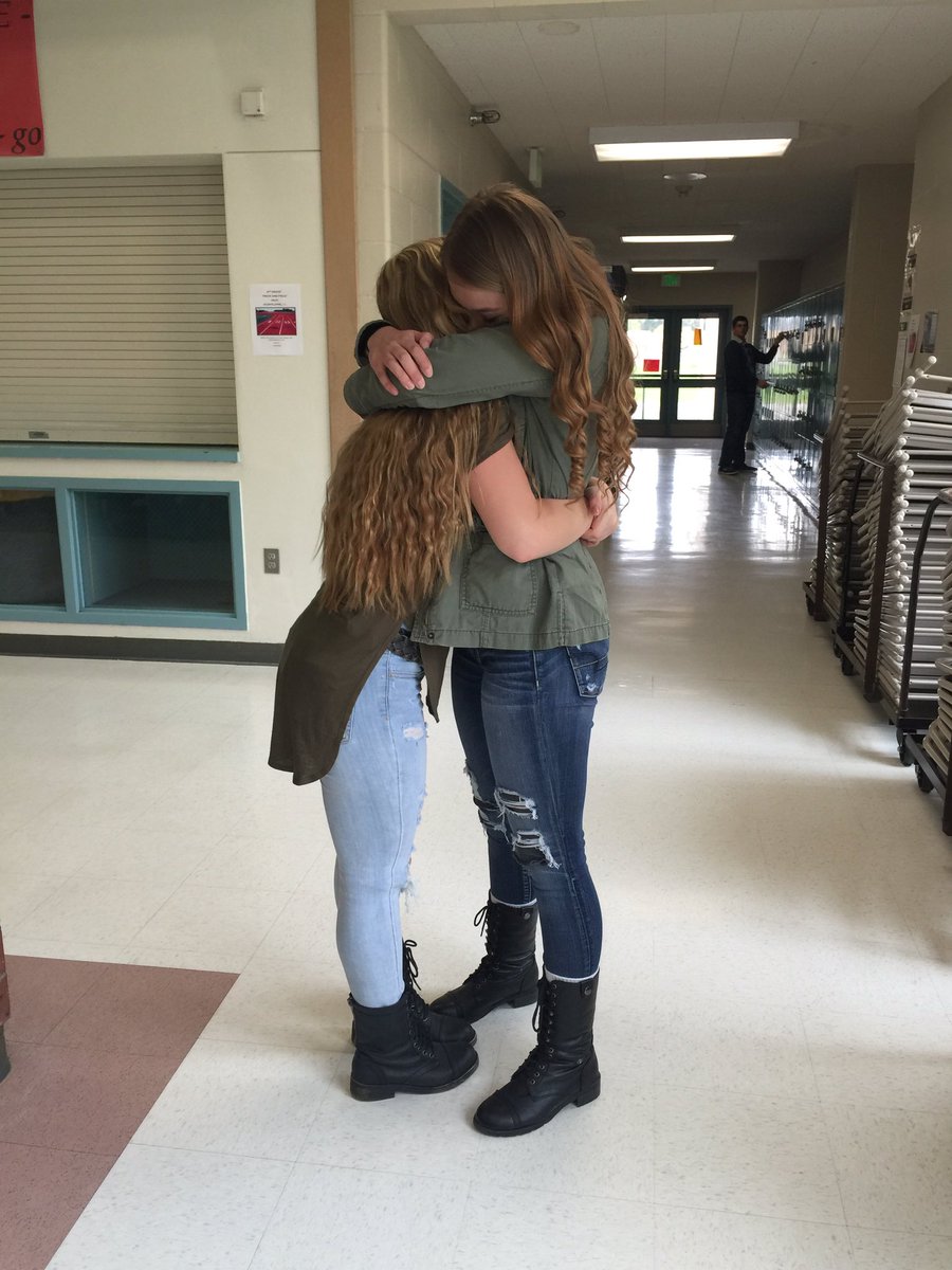 KyndraHavens's tweet photo. gonna miss these 3 people a ton when I'm in cali😭😔❤️☀️ #SayingGoodbyes @cduubbb @KevaUpson @ChodesBragg https://t.co/nLkzQNDPdk