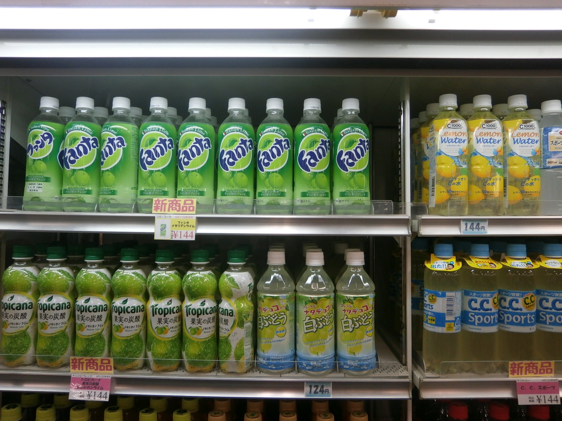 千葉大学生協 ライセン 新商品のお知らせ ライム味の炭酸 飲料です トロピカーナのメキシカンライムとファンタのイタリアンライム C C Lemonのスポーツ炭酸も新発売 スポーツ飲料の炭酸って珍しいですよね T Co Mucxbbtrh9 Twitter
