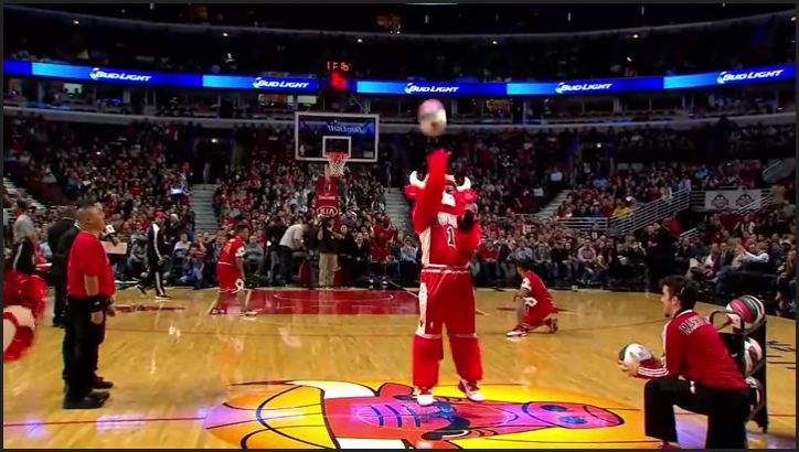 drllz101's tweet photo. Benny the Bull for the win https://t.co/R9PsJdkt5s https://t.co/G2pnrhurBy