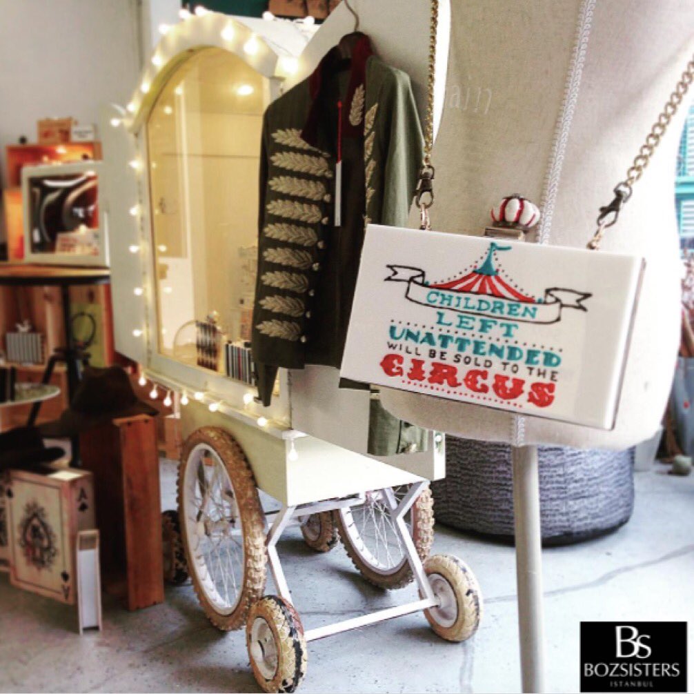 Circus Clutch.. #Bozsisters 
Satın almak için bozsisters.com'a bakabilirsiniz. ✨