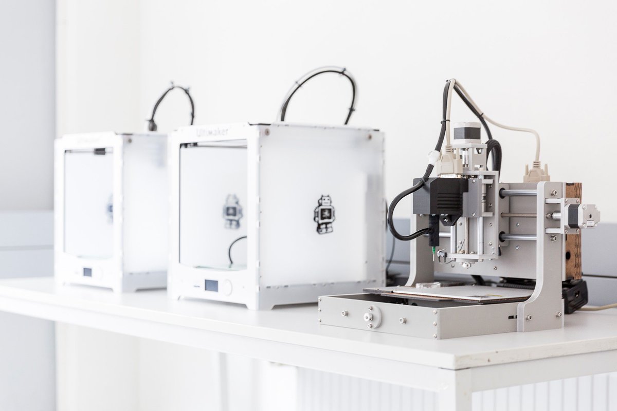 TheDutchWorks's tweet photo. RT @jvantwist: Familie uitbreiding. Nu ook PCB's 3d printen @WonderLab_S onderlab. Snelle efficiente marktvalidatie. https://t.co/CfBlIjALpi
