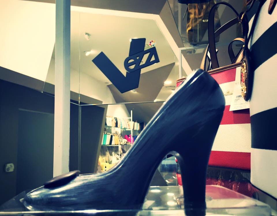 Vezzishoe's tweet photo. #newlook #vezzi #logo #scarpinadicioccolato https://t.co/T7Og2TTxhV