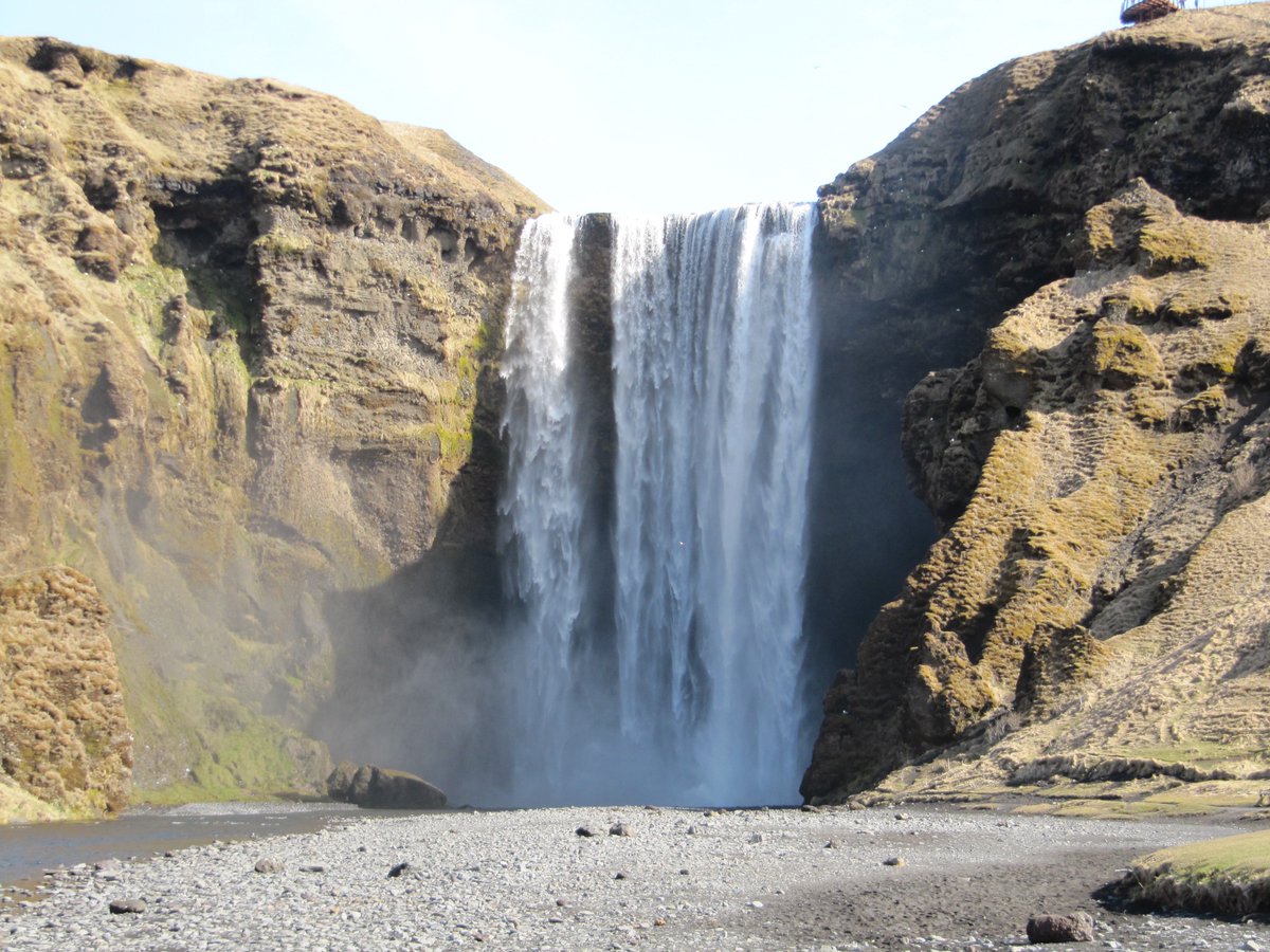 YesIceland's tweet photo. #Skógafoss #waterfall in South #Iceland with a width of 25 metres (82 feet) and a drop of 60 m (200 ft). https://t.co/oTTi1XsihW