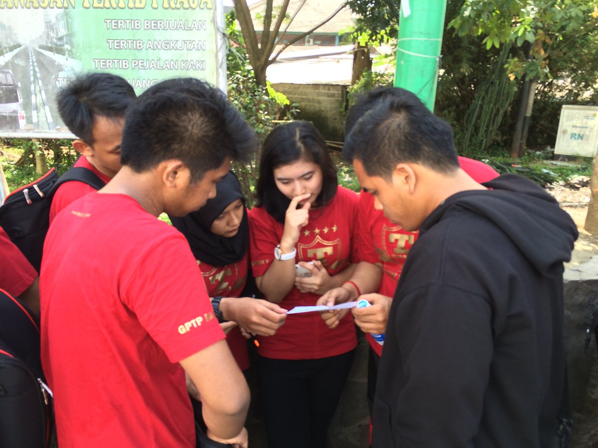 TEEN4UN's tweet photo. #FutureHeroT5el #Kel21 Kelompok 21 lagi di Pasar Ciawi nihhhh https://t.co/yNv3SeWYSs