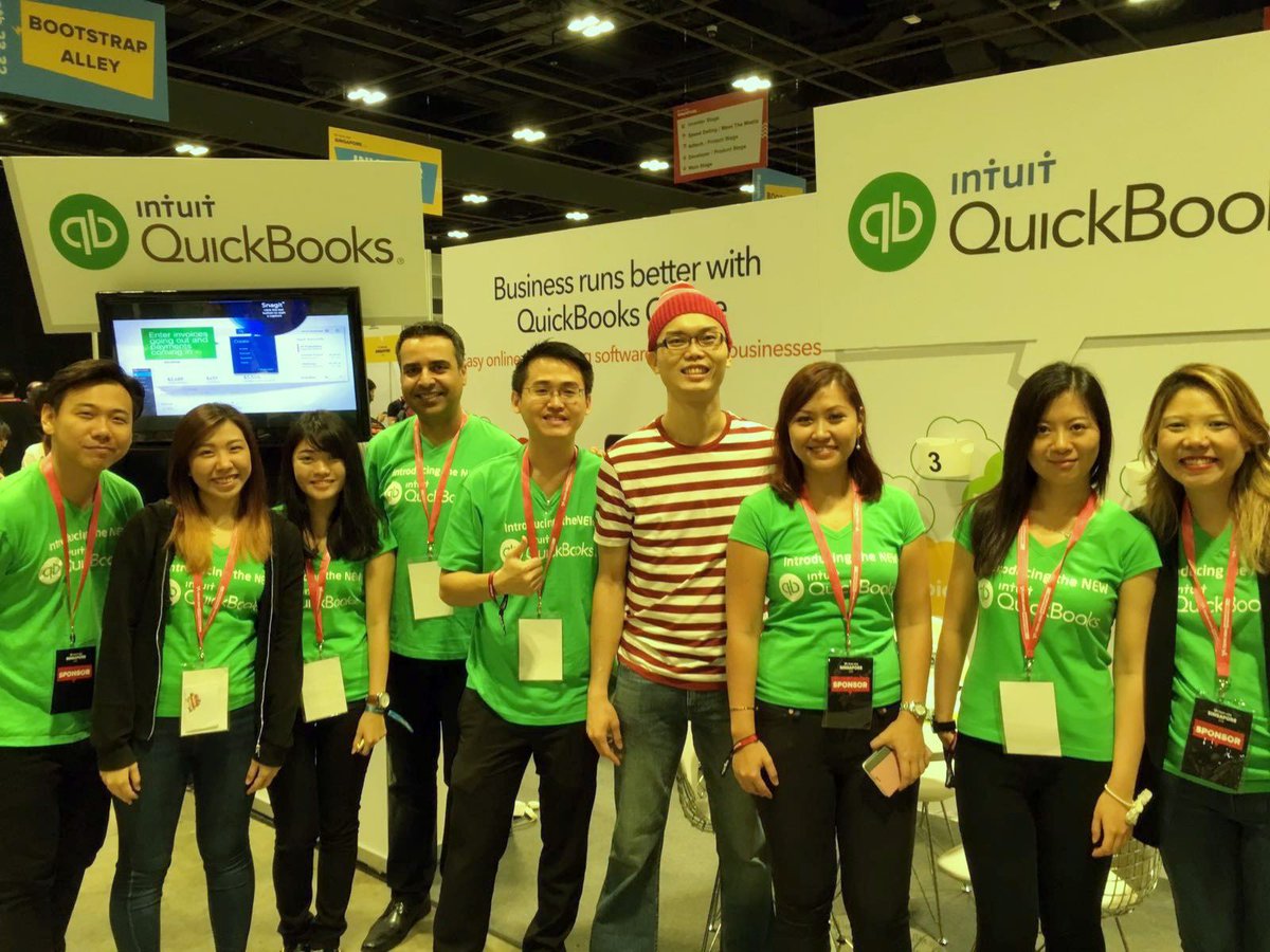 Talenox's tweet photo. Where's Golly? @QuickBooks found Golly. #tiasg2016 #talenox https://t.co/2y73puEoCn