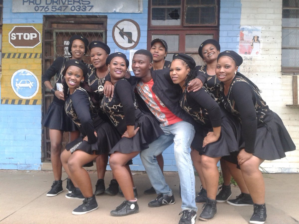 Maskandofundile's tweet photo. Maskandofundile whith osukasambe ,ngyawathanda lama yellow bone https://t.co/sKnvSrdM86