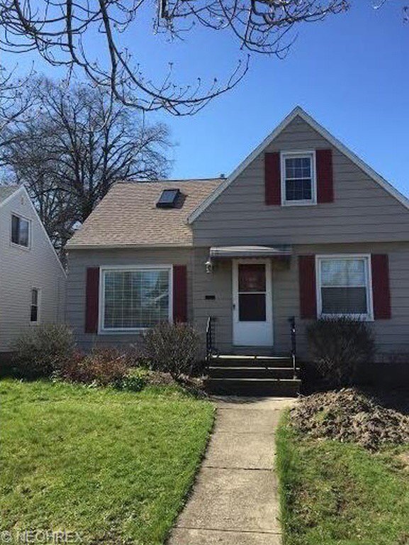 StevejREMAX's tweet photo. See what I found on @Zillow! https://t.co/1wJDHW2Gqi Great Lakewood/CLE bungalow! One of my 11 listings @HoltonWise https://t.co/hsTrJuTnlH