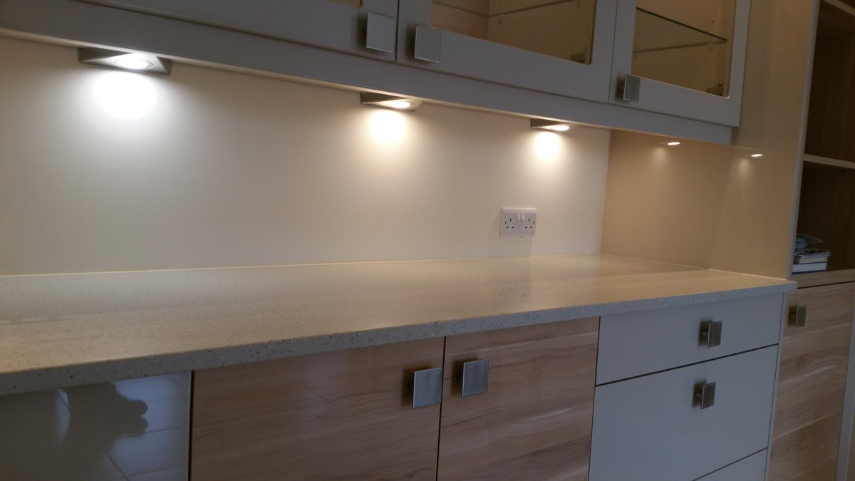 SheffieldSolid's tweet photo. Tristone worktop installed in Sheffield #sheffieldsolidsurfaces #madeinsheffield https://t.co/3cBPrEULEP
