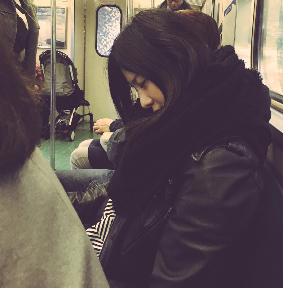 吉高由里子が電車の中で居眠り 庶民的な姿にファンから驚きの声 ライブドアニュース 吉高由里子が電車の中で居眠り 庶民的な姿にファンから驚きの声 ライブドアニュース