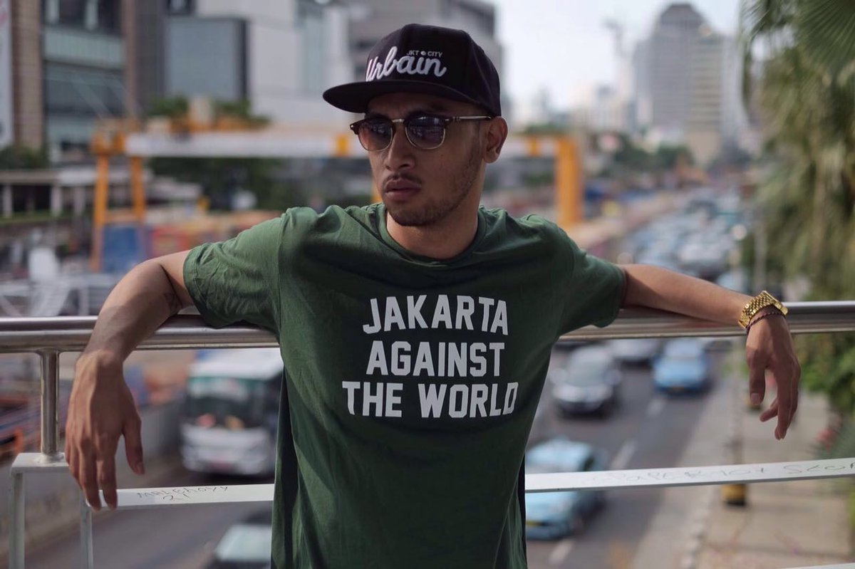 "JKT AGAINST THE WORLD" tees still available 160k, order 085776283630, follow <a href="/urbain_inc/">Urbain_Inc</a> &amp; @urbain_shop on IG