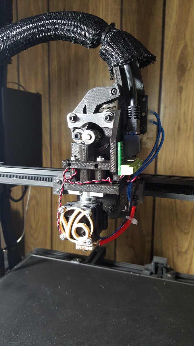 AlexLaanko's tweet photo. My #gmax1.5xt+ after #E3Dv6 #hotend upgrade, slightly cusomized extruder mount, some cable clean up. @EuleNation https://t.co/Xl4ZBcFYem