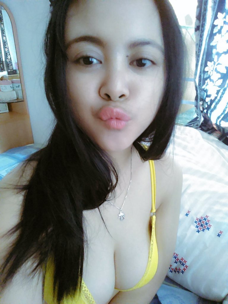 FCemumut's tweet photo. Yellow Bra ;) https://t.co/APwdKElX2k