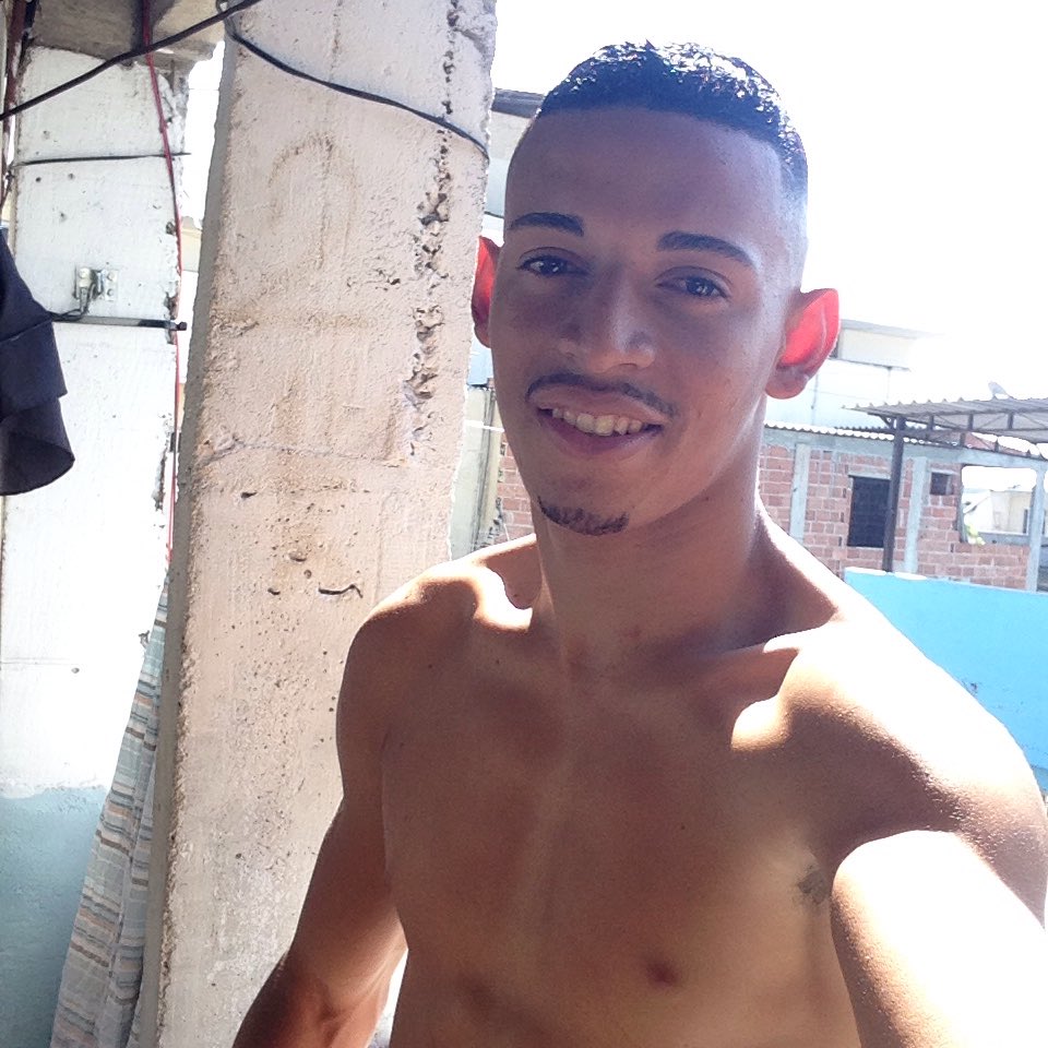 cidinholuiz23's tweet photo. Deixa eu te mostrar Q eu sou o cara do primeiro beijo 😘🎶👏.     #DiadoBj , 😘💘👌👏 https://t.co/HNwECetZDJ