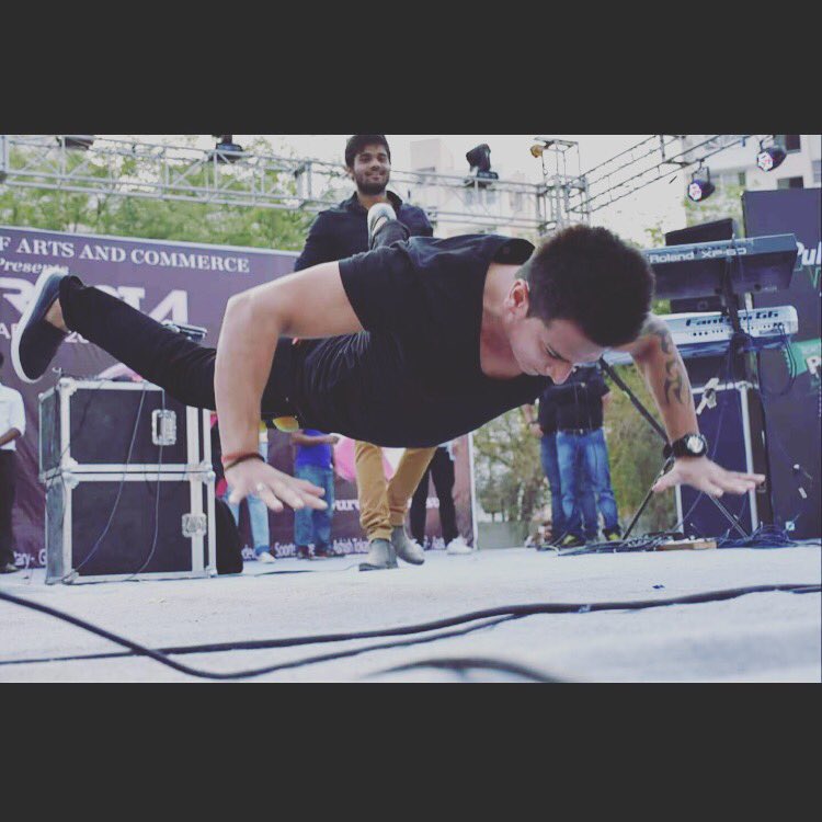 princenarula88's tweet photo. Love my life https://t.co/6PmqgmeIxj