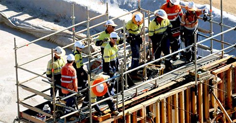 ABCaustralia's tweet photo. What happens to young tradies after the mining boom? https://t.co/fnjYYfJbDB | @triplejhack https://t.co/N1hXifzZx8