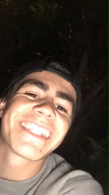 ba_la_kayy's tweet photo. Vote ya boy for prom king 😂 #blakeforking https://t.co/uhL0LMaaPU