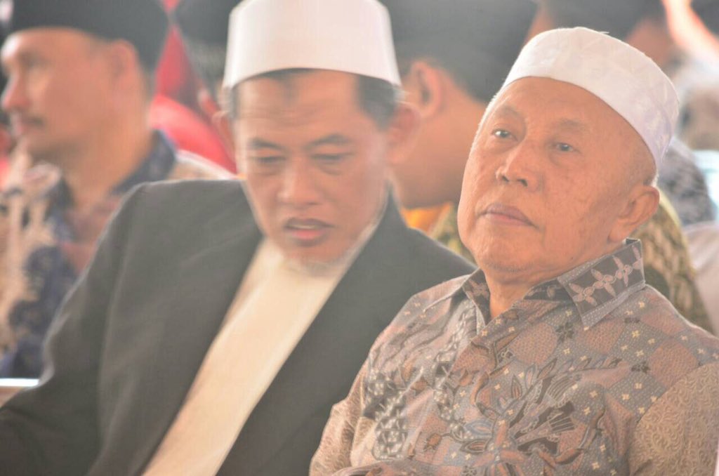 ArekDUasli's tweet photo. "YaAllah, berikanlah kesenantiasaan kesehatan dan kekuatan kpd beliau, para kyai, dan guru guru kami. Aamiin " 😌🙏 https://t.co/nDzsECnqwE