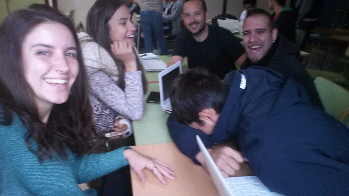 Garalatheroww's tweet photo. Nos tomamos las clases en serio aunque no lo parezca @iessonrullan https://t.co/l8gHlZwH9T