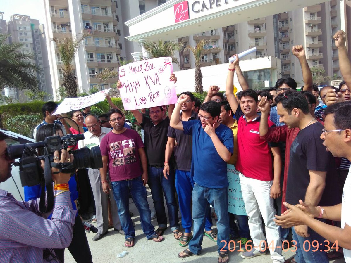 chetan0504's tweet photo. #hallaBol - Residents of our society Capetown are regularly protesting against Supertech for unfulfilled promises.. https://t.co/ceR46opCNL