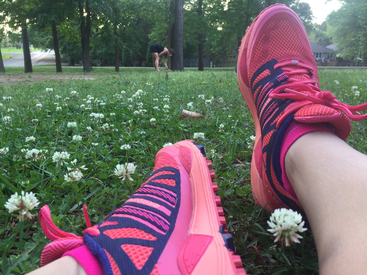 simplerobinb's tweet image. Getting new trails shoes some dirt time, stretching and clover searching with @Mandel0131 #runhappy @brooksrunning
