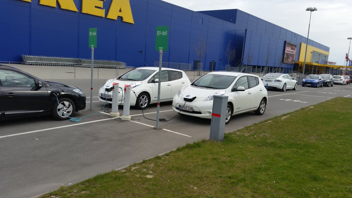 Kære #Ikea og @EONDANMARK 
Flere ladestandere i #Taastrup tak #elbil 
Vh @TeslaDanmark @NissanDanmark og #Renault