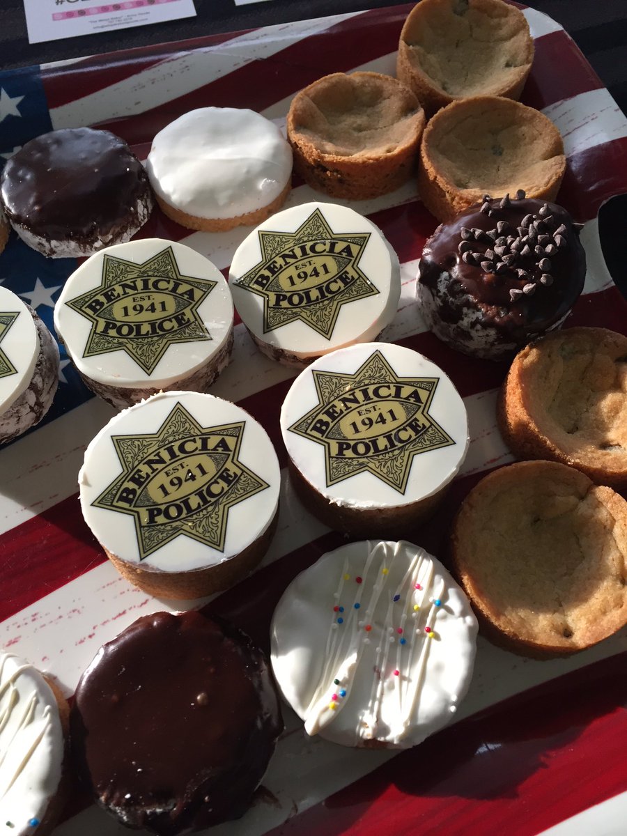 BeniciaPD's tweet photo. Thank you!! These were a yummy hit at our Community Meet and Greet .@thewhiptbaker #GETWHIPT https://t.co/tIxnTwF95B