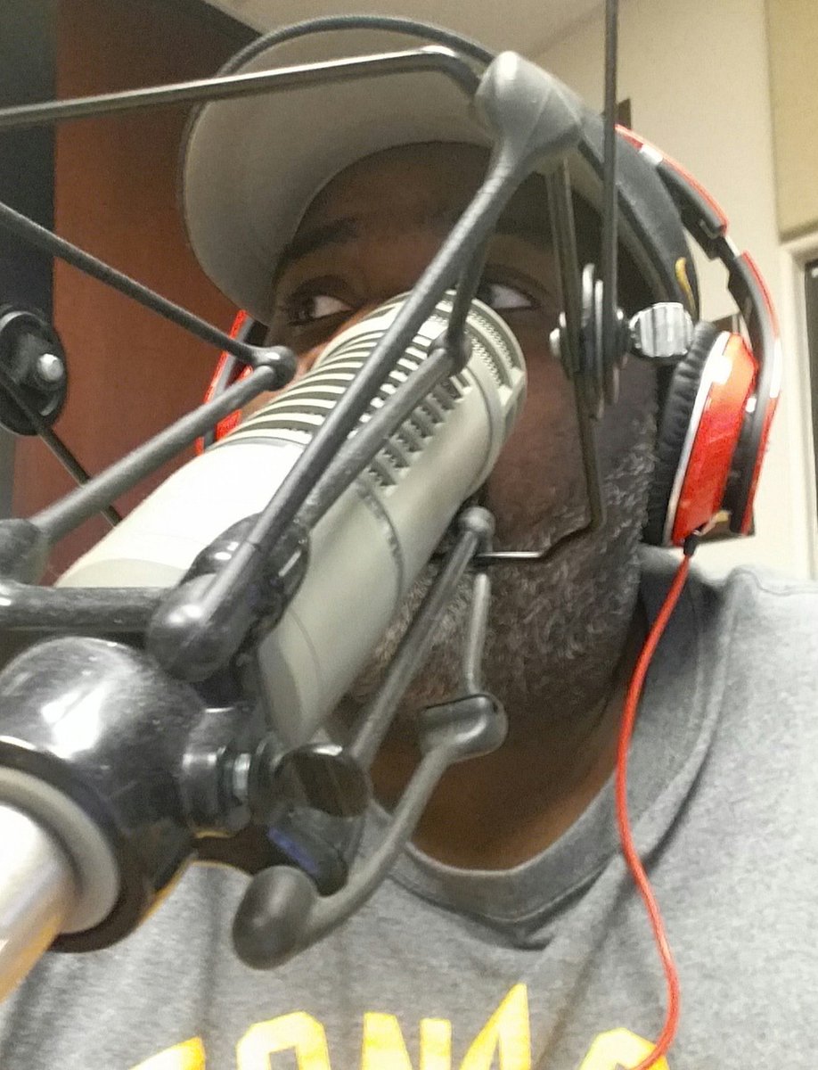 plronsports's tweet image. Live now  #KourtsideWithPLR special guest #AlexisRobinson @_alexismarie24 click to listen tobtr.com/s/8680269