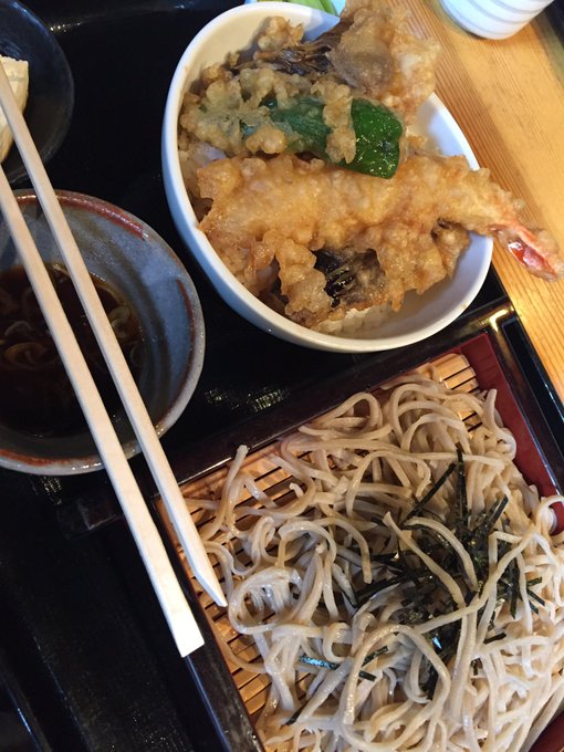 クランクアップでし！REbecca様、今回も楽しいロケをありがとうございます😭china4は6月発売予定です💃  帰りのお車で寝かせて貰ってたらマネージャー様に写真撮られてた😂マネージャー様を枕にしてたそう✨いつもごめんね😂<a href="/tag/twitter%E3%81%AB%E3%82%82%E8%87%AA%E6%92%AE%E3%82%8A%E3%82%92%E8%BC%89%E3%81%9B%E3%82%8B"class="tags"><span>#twitterにも自撮りを載せる</span></a>