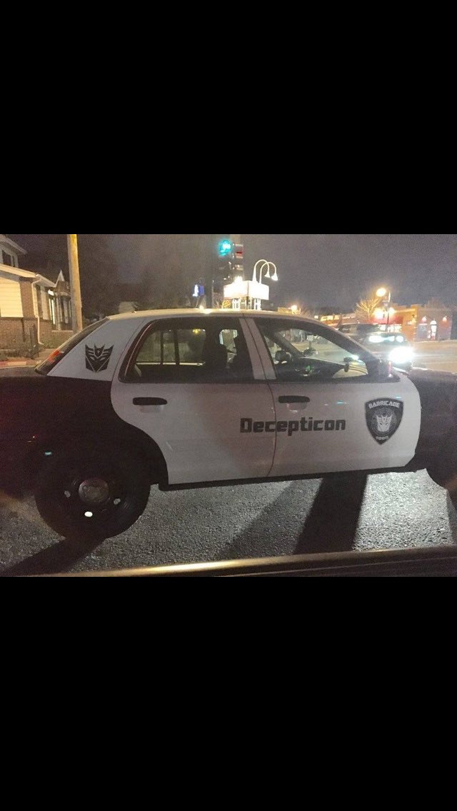 RedditFunnny's tweet photo. When you think you're going to get pulled over .... But then you realise. https://t.co/427UTO2fMc