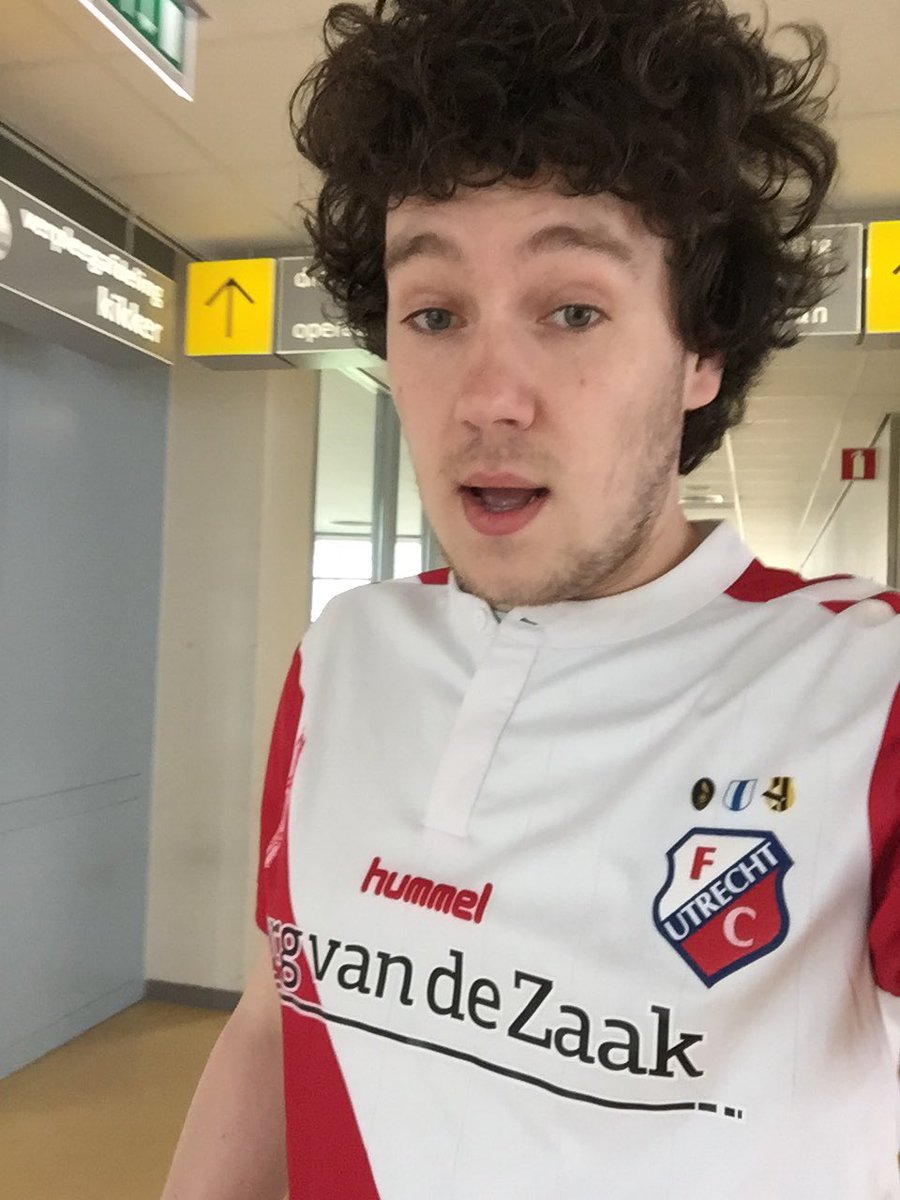 thmv030's tweet photo. @fcutrecht @HetWKZ papa en dochter zijn er al helemaal klaar voor! https://t.co/0dZZdJ7ouO
