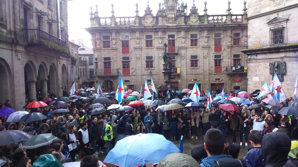 PecheFiloUSC's tweet photo. Hoxe enchemos a rúa! Por un ensino digno!! https://t.co/hH6CoaskzY