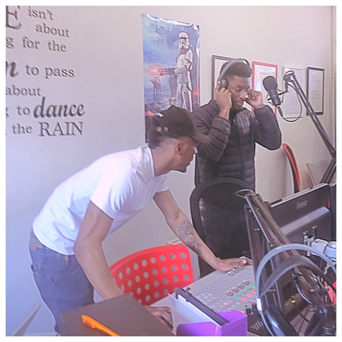 UnityXtra's tweet photo. #TeamURO getting ready for the @Tkayjedi Interview @OfficialURO ! #Tkay #Tkayjedi #Drifty #king #tjonpoint https://t.co/3cuSdwO1Bm